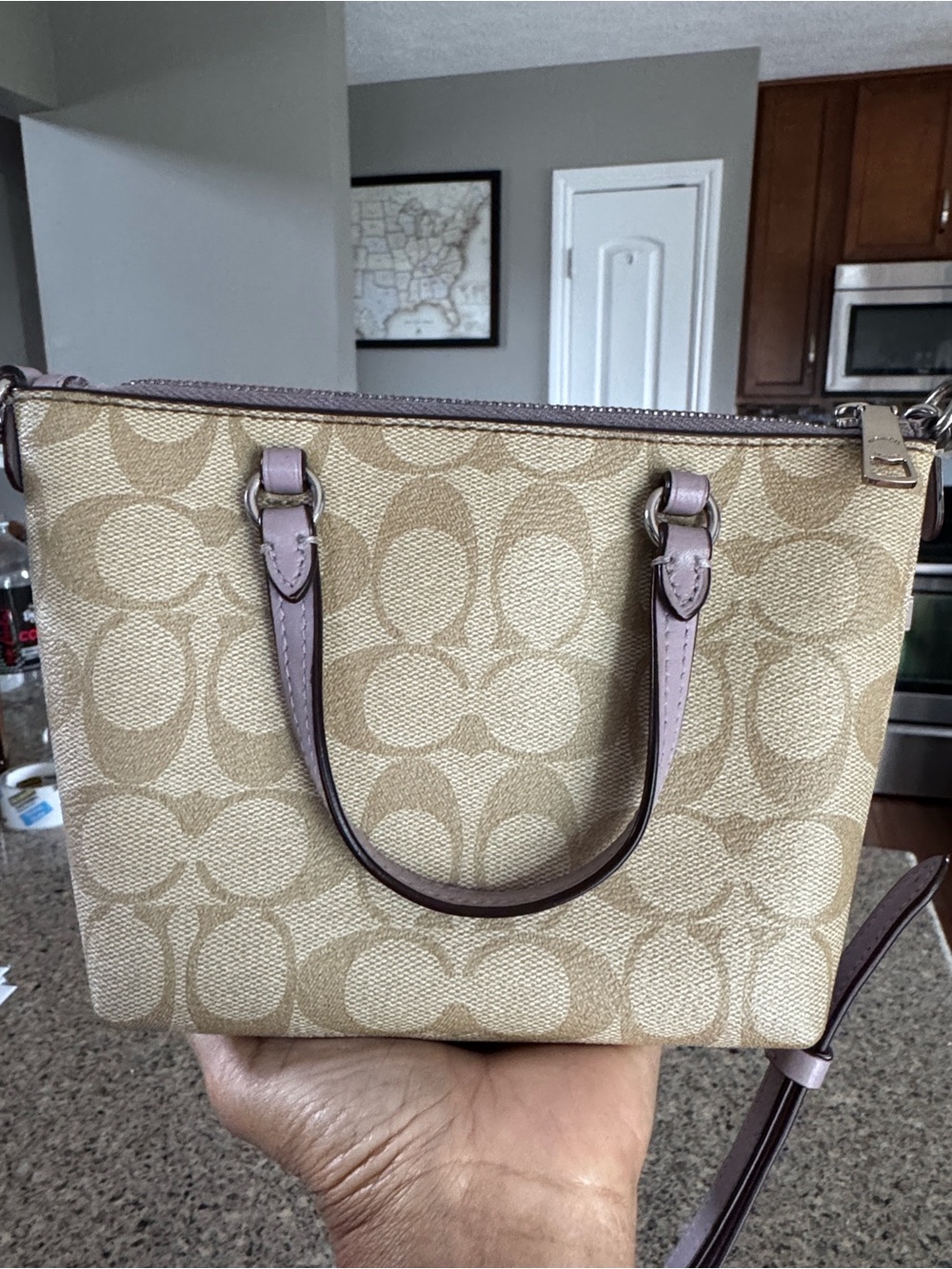❤️Very cute ❤️Coach Tan Signature Canvas Crossbody Satchel with Lilac Trim - Picture 6 of 17
